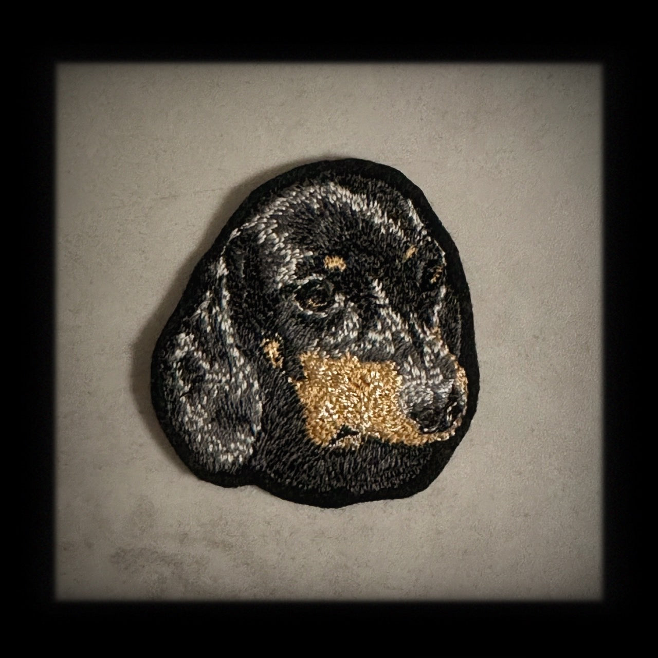 【ミニチュアダックスフント_1】Dog刺繍ワッペン nui tag ミニチュアダックスフント